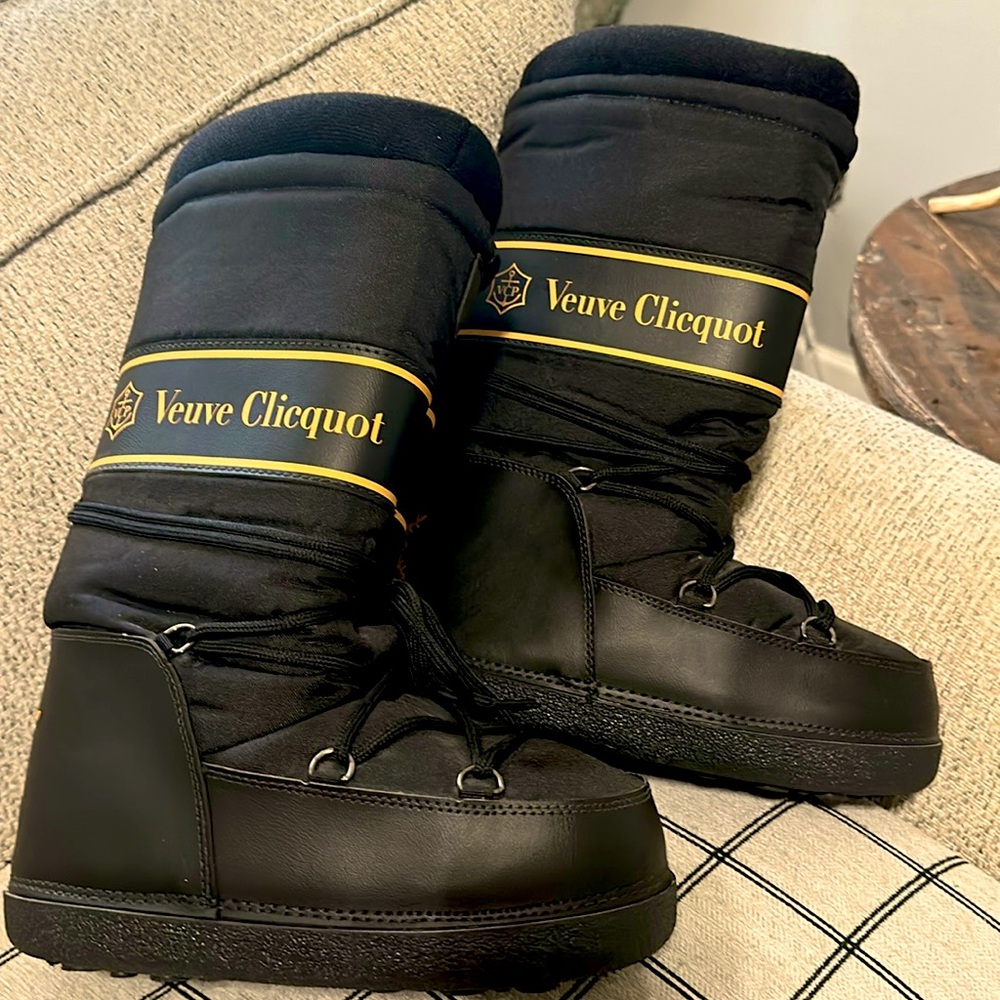 Veuve Clicquot Ski Boots Moon Boots Black orange writting  Size 6-7